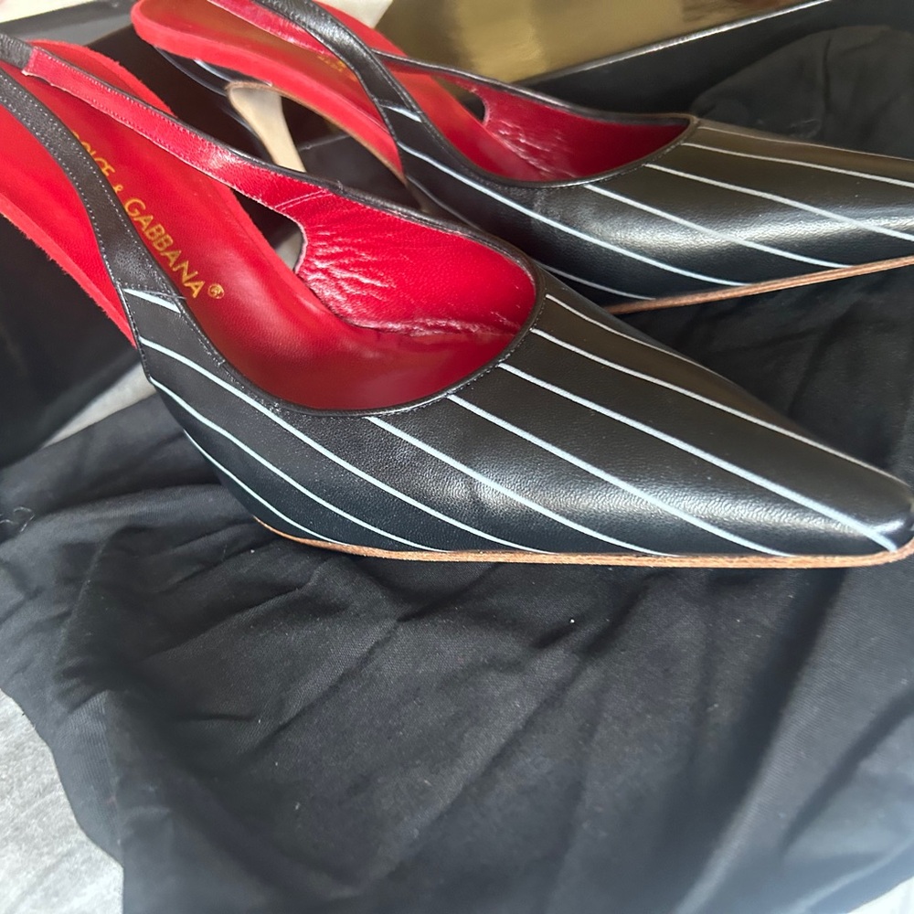 Dolce and Gabbana size 40 pinstripe leather shoe new